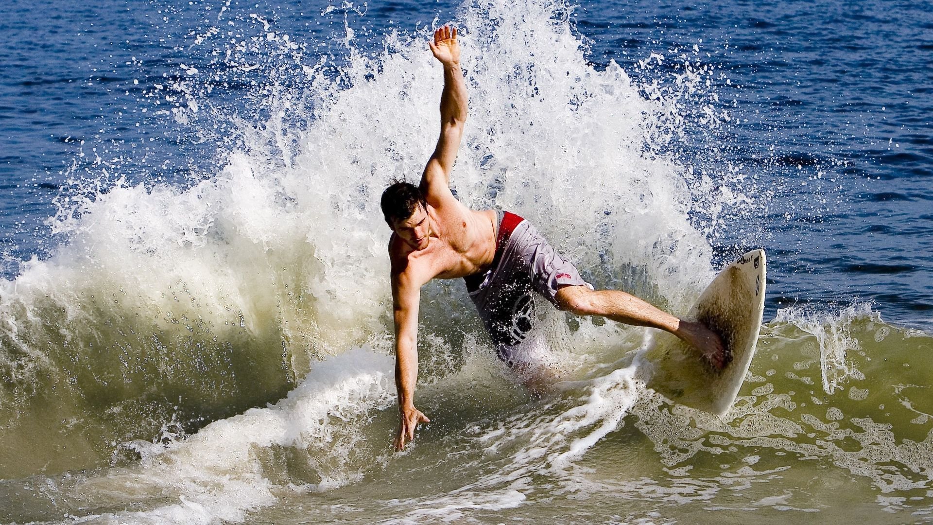 全民橄榄球日激发社会热情，橄榄球全明星僵尸