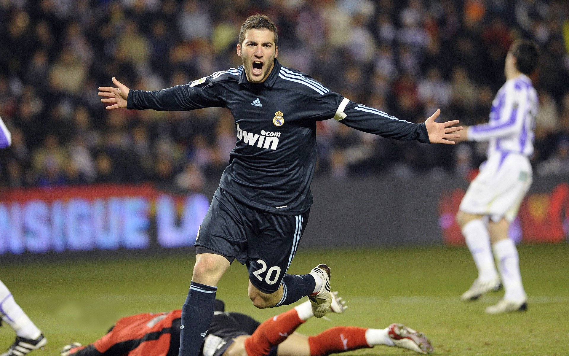 美洲杯豪门纷争:攻守转换的精彩瞬间